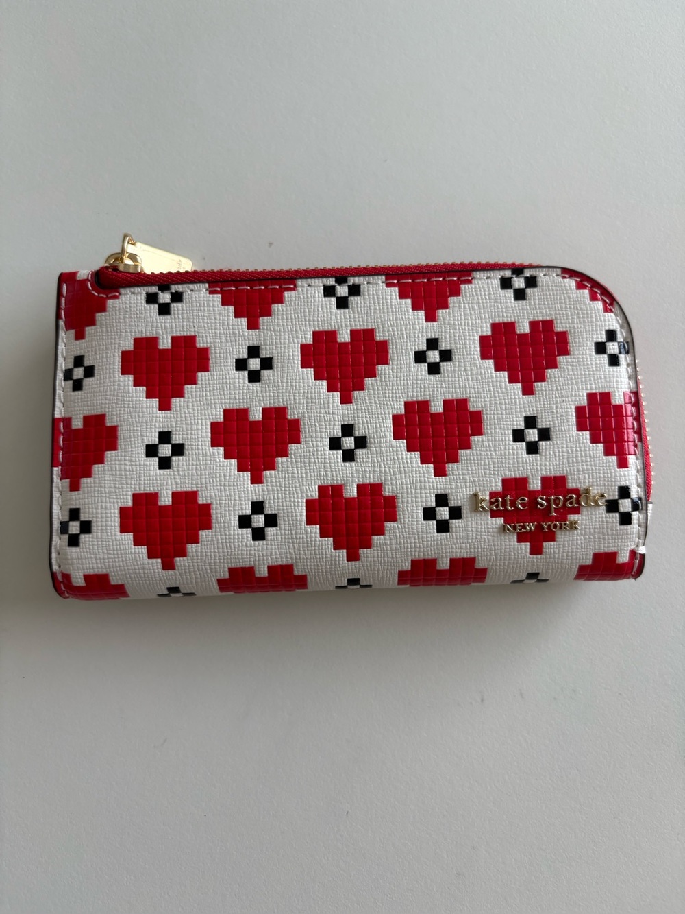 KATE SPADE Devin Pixel Hearts Small Slim Bifold Wallet NWT